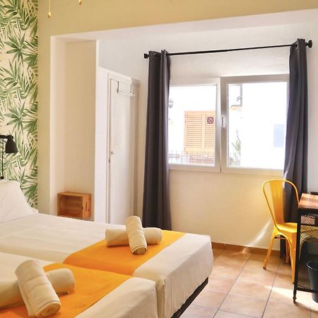 Nanit Rooms Ibiza Hostal Santa Eularia des Riu Bagian luar foto