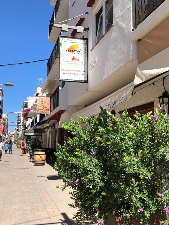 Nanit Rooms Ibiza Hostal Santa Eularia des Riu Bagian luar foto