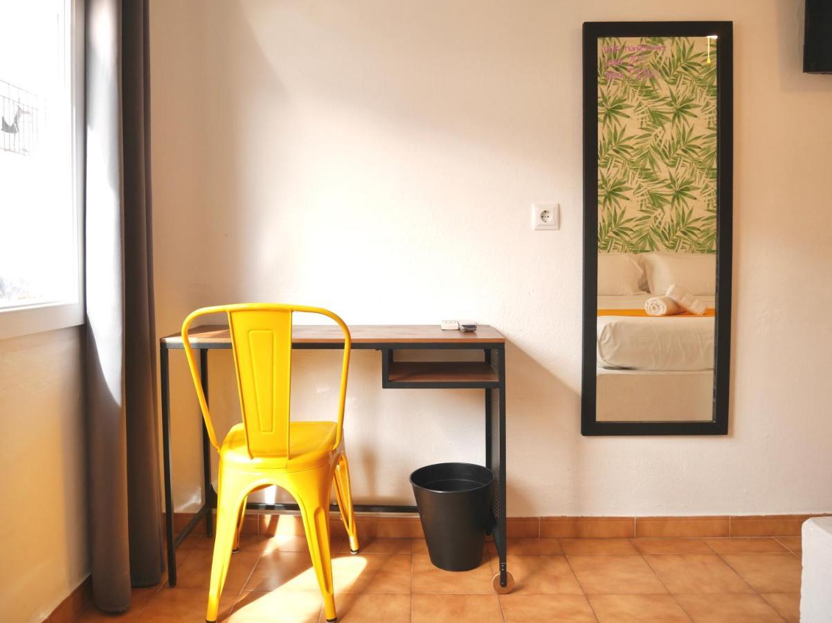 Nanit Rooms Ibiza Hostal Santa Eularia des Riu Ruang foto