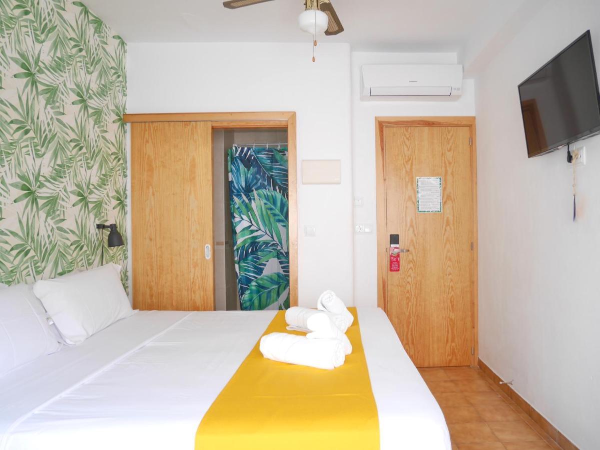 Nanit Rooms Ibiza Hostal Santa Eularia des Riu Bagian luar foto