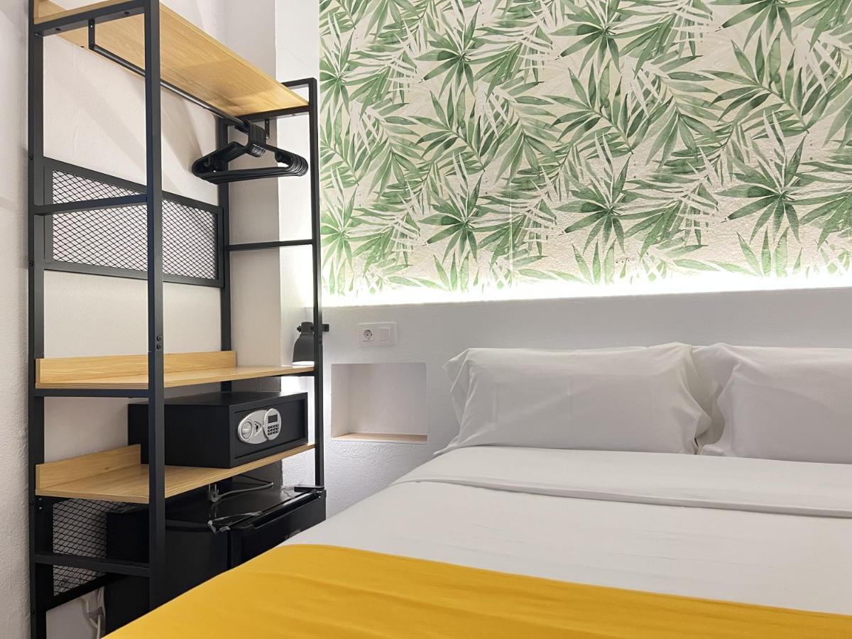 Nanit Rooms Ibiza Hostal Santa Eularia des Riu Bagian luar foto