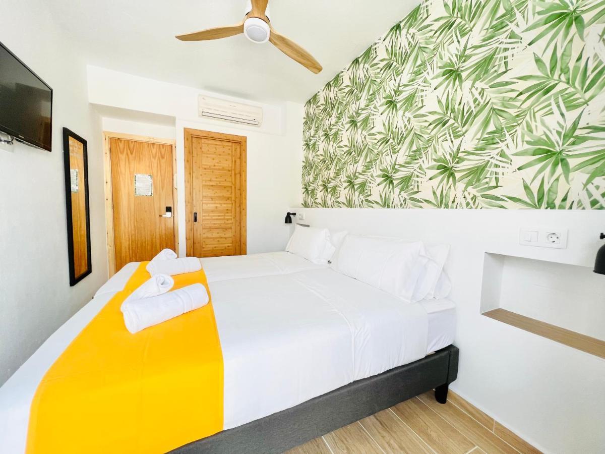 Nanit Rooms Ibiza Hostal Santa Eularia des Riu Bagian luar foto