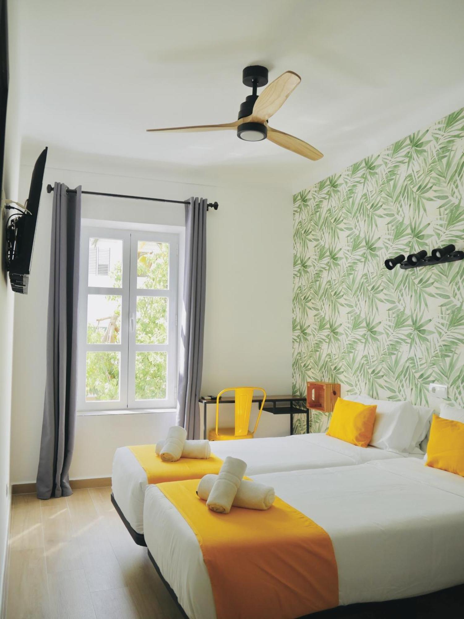 Nanit Rooms Ibiza Hostal Santa Eularia des Riu Ruang foto