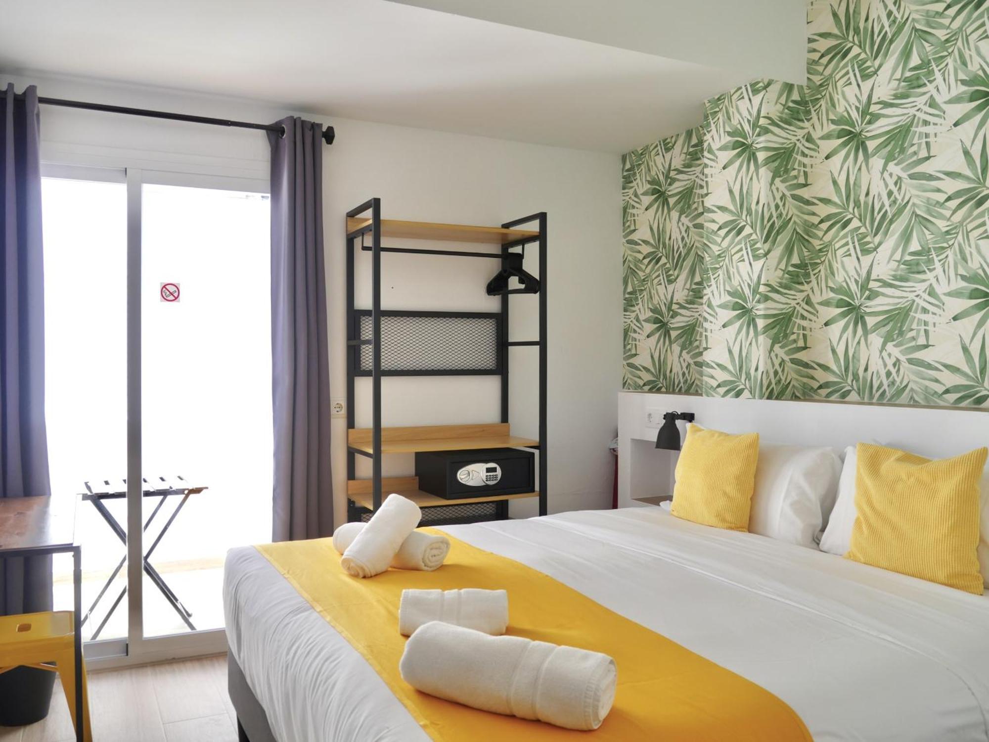 Nanit Rooms Ibiza Hostal Santa Eularia des Riu Ruang foto